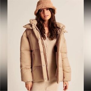 Abercrombie & Fitch puffer jacket oversized beige